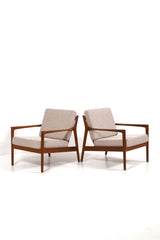 Vintage fåtöljer Usa-75 av Folke Ohlsson för Dux. Stomme i brunt träslag teak med kuddar klädda i beigt ulltyg.