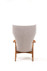 Fåtölj av Kurt Østervig, ram i oljad ek och sittdyna klädd i beigt ulltyg.