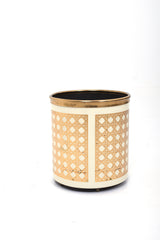 Papperskorg i metall, beige med dekor i guld. Papperskorg av Piero Fornasetti för Atelier Fornasetti, 50tal