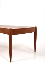 Svängd form, njurformad soffbord i brunt teak
