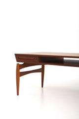 Teak soffbord med fyra lådor på sidorna Design med spindelliknande ben