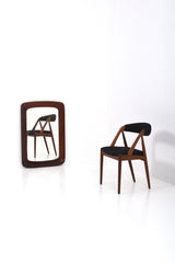 Spegel med brunt trä ram