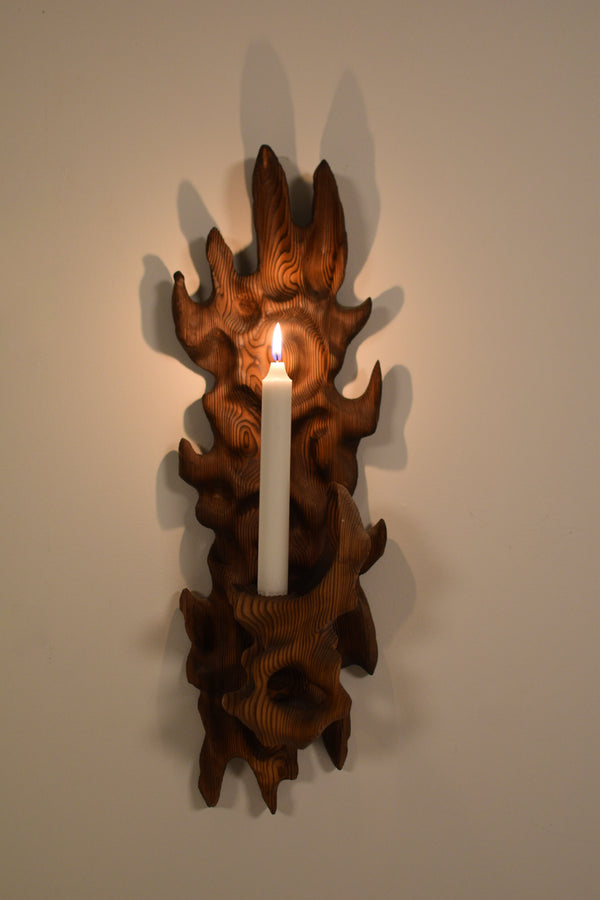 Erkki Hovi väggljusstake i skulpterat trä - Finn Atelier Oy, Finland 70-tal