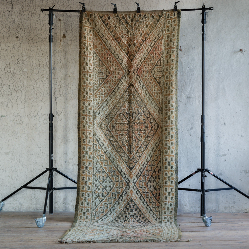 Hand-knotted wool rug, Beni Mguild, Dimensions 422x130cm