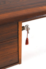 Elegant skrivbord med låsbart skåp och öppna hyllor, 50tal