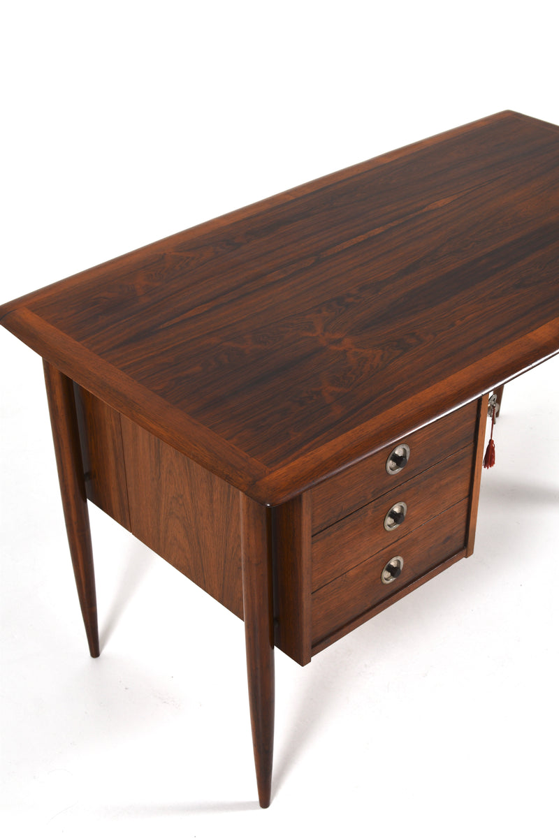 Elegant skrivbord med låsbart skåp och öppna hyllor, 50tal