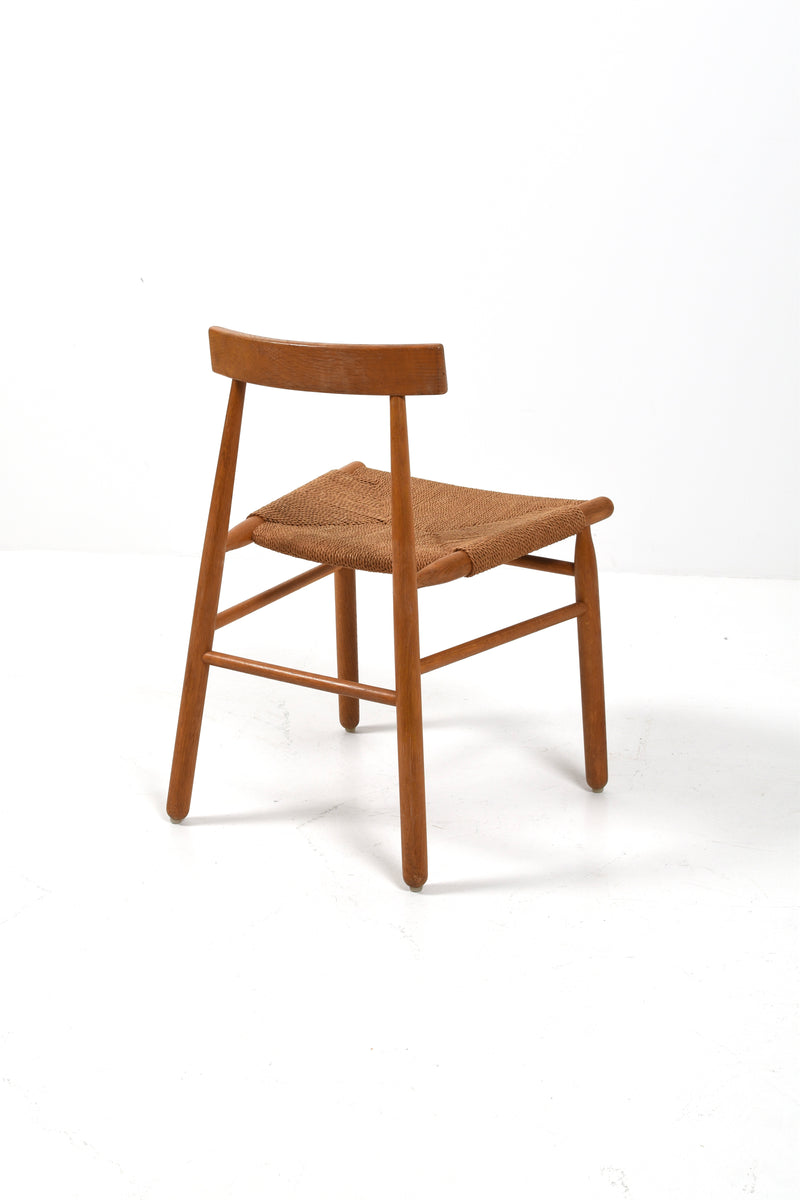 Dansk stol i ek med flätad sits i papperssnöre, 1950-tal