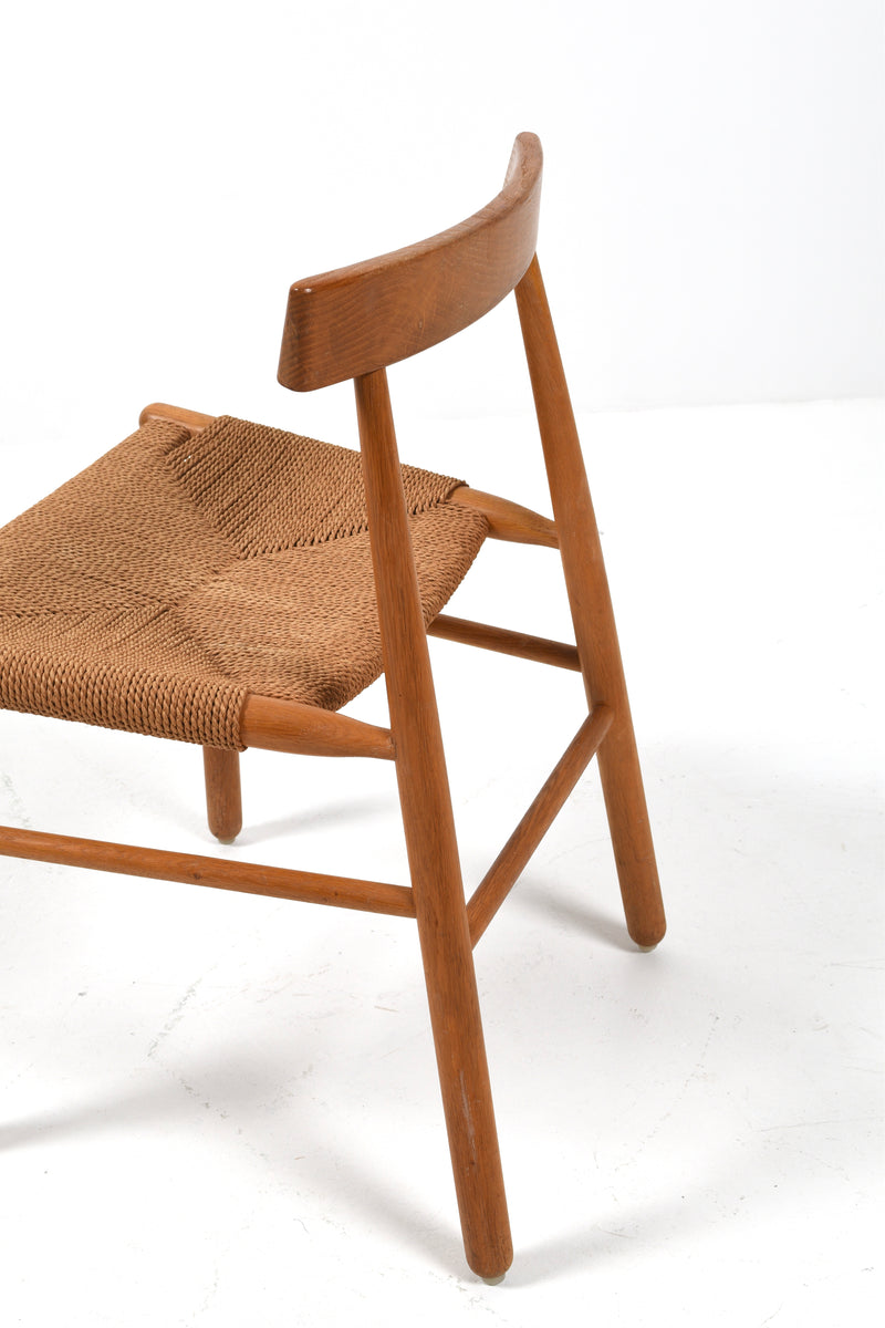 Dansk stol i ek med flätad sits i papperssnöre, 1950-tal
