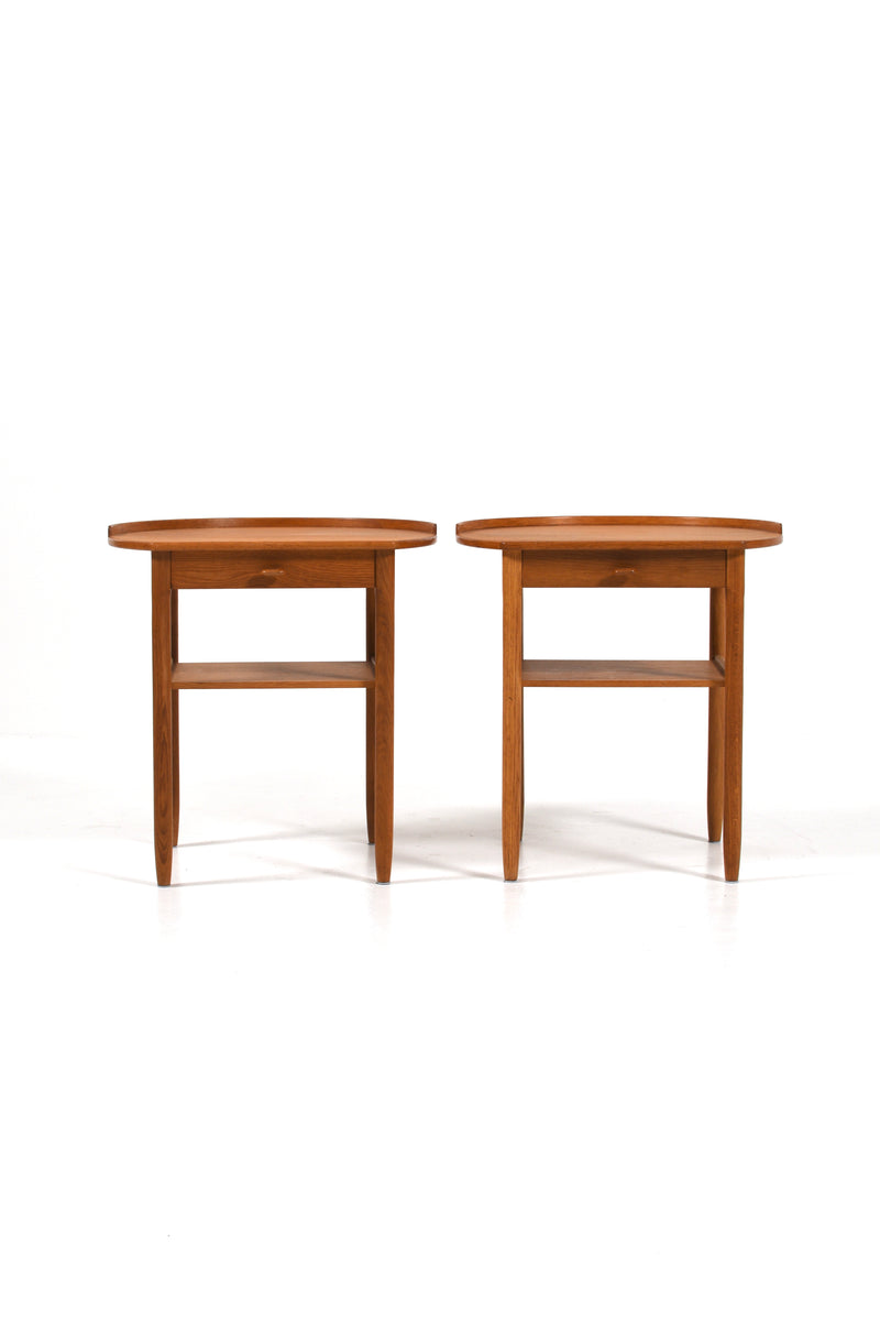 Par sängbord i ek av Sven Engström och Gunnar Myrstrand för Bodafors, svensk 1960-talsdesign, frontvy