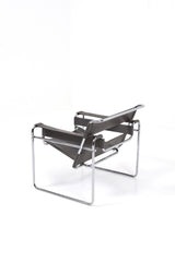 Ett par Wassily Lounge Chairs av Marcel Breuer för Knoll