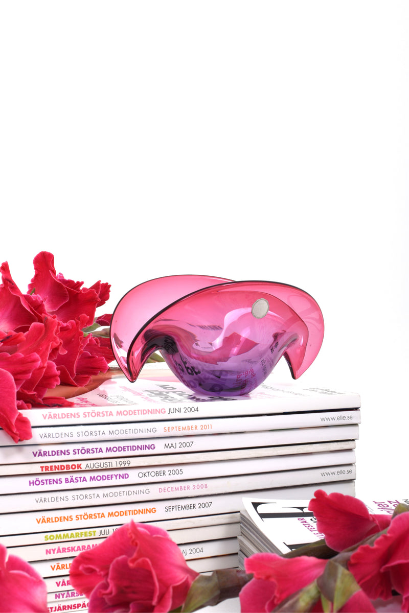Liten skål som ser ut som en snäcka från Murano i färgerna rosa och lila