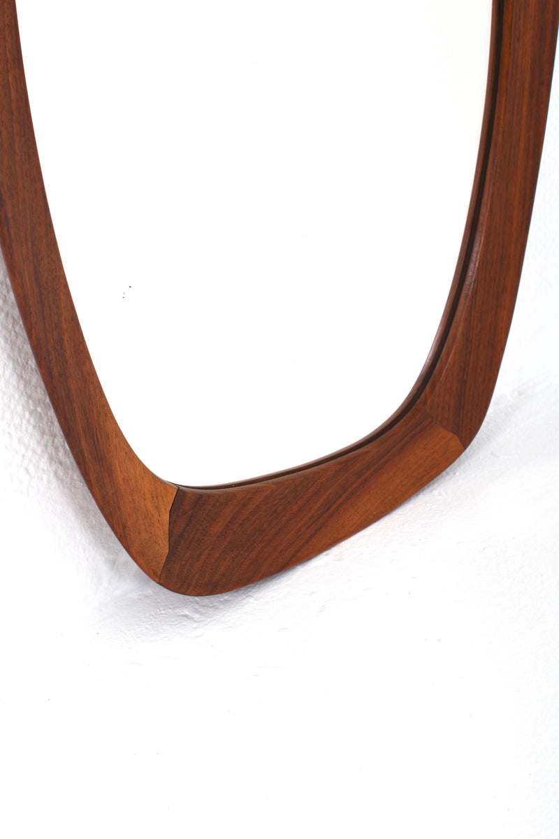 Spegel i brunt teak organiska former med hantverks detaljer